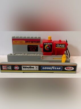 1985 Vintage Matchbox MotorCity Pit Stop Fueling Station Gas station Motor City